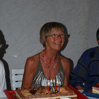 edith spender的照片