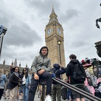 Bruce  Wayne的照片