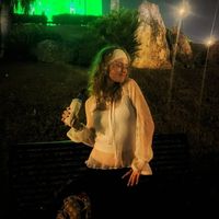 Paula  Harnau's Photo