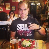 Erik Makrai的照片