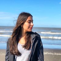 Anna Dehshiri's Photo