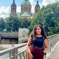 Naomi Holder's Photo