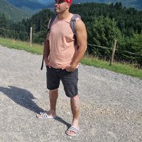 Larri Goutbi的照片