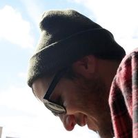 Jake Bartlett的照片