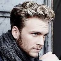 Robert  Martinez的照片