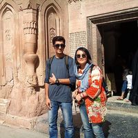 Reza Vucudi的照片