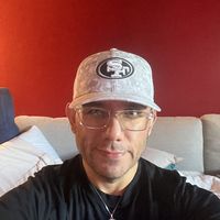 Ernie Flores's Photo