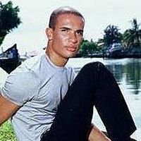 James Santiago的照片