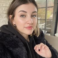 Aysenaz Pakkumsal的照片