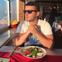 Yunus Yönyül的照片