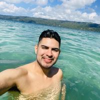 Hugo Cavazos的照片