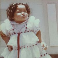 Stephanie Solis's Photo