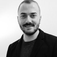 Emile Lakis的照片