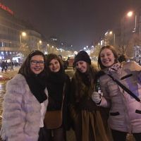 Julie Zbirovská的照片