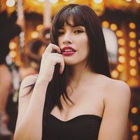 Valeria Flores的照片