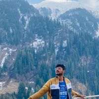 Guna Vardhan的照片