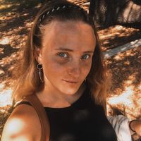 Lucia Yazlli的照片