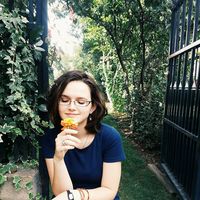 Mimozë Lladrovci的照片