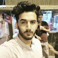 Aadesh Sharma的照片