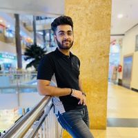 Karan Malhotra的照片