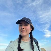 Bensu Gülçür的照片