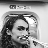 Neutrino Yeatts的照片