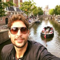 Emanuele Pezzella的照片