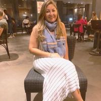 Özge Özdemir's Photo