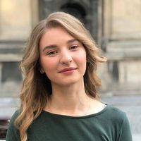 Yuliia Poplavska的照片