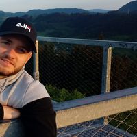 Marek  Bujnak的照片