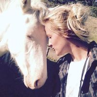 Lenka Gyebrovszka的照片