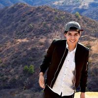 Alejandro Om's Photo