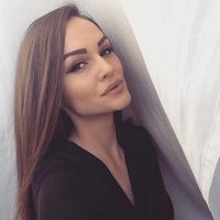 Monika Romanova的照片