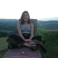 Betul Aniker的照片