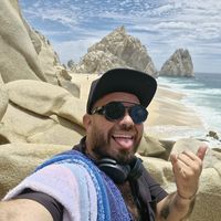 Luis Sifuentes的照片