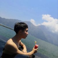 Erik Zhaohol's Photo