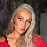 Anna Kovalchuk的照片