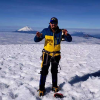 Eduardo  Agama的照片