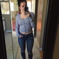 Clara Young的照片