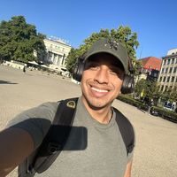 Enrique Suarez的照片