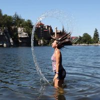 Marie Dumoulin的照片