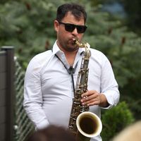 Enrique  Thompson的照片