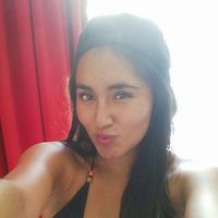 Laura Millan的照片