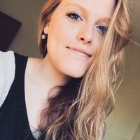 Hallie Larson的照片