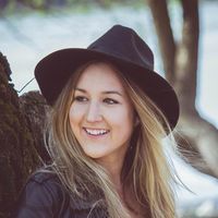 Rebeka Balazs的照片