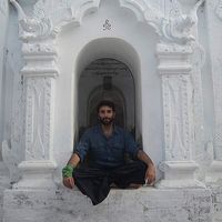 Nasir Shahrestani的照片