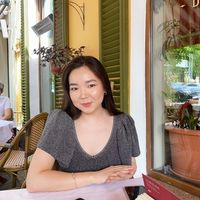 Akerke SalmekeEva的照片