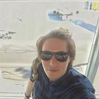 Adam Grayman的照片