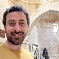 Fuat Sayra Özden的照片