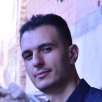 Yacine Belghoul的照片